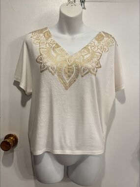 Chico's Cream Short-Sleeve V-Neck Top with Gold Foil Detail size large/chico 2